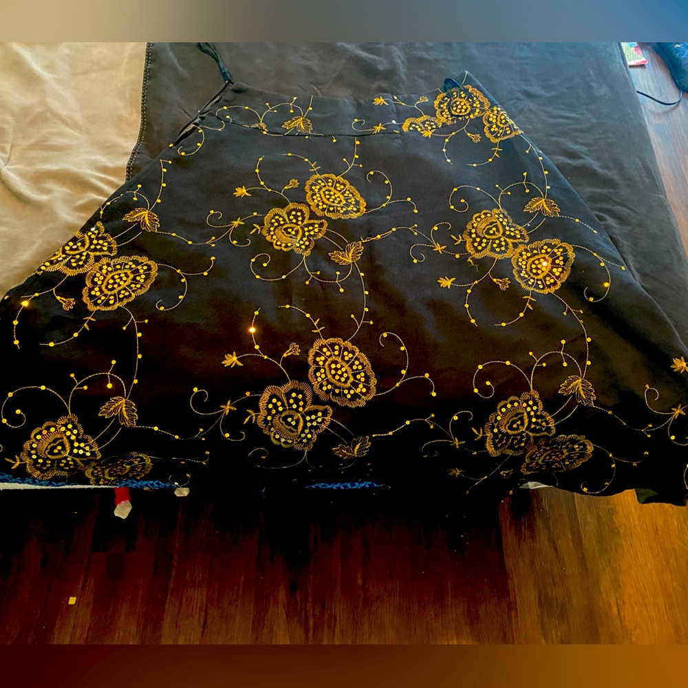 Bell skirt with gold embroidery